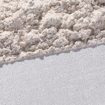 Timiron&#174; Super Silver masstone, silver, 10-100&#160;&#956;m particle size distribution