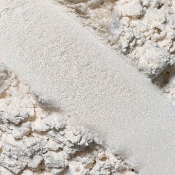 Candurin&#174; Silver Fine masstone, silver, 1-15&#160;&#956;m particle size distribution